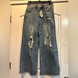 NWT. Easel brand jeans. Size medium.